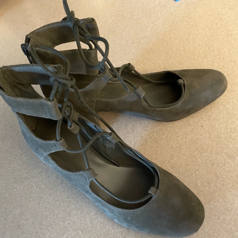Women’s Nine West suede shoes